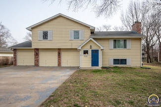 3028 SW 36th St, Topeka, KS 66614