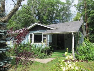 58804 River Heights Dr, Three Rivers, MI 49093
