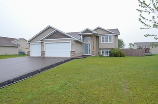 1046 Roosevelt St S, Cambridge, MN 55008