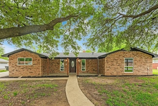 717 E Roewe St, Pilot Point, TX 76258