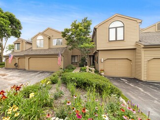 888 Shoreline Rd Unit 933, Lake Barrington, IL 60010