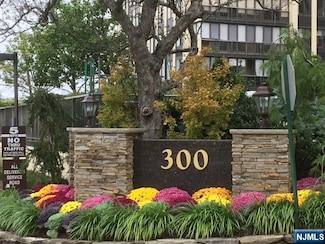 300 Winston Dr Unit DR2523, Cliffside Park, NJ 07010