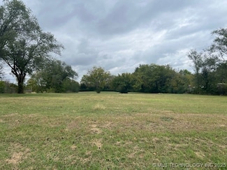 000 W N, Checotah, OK 74426