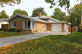 906 Magnolia Ln, Naperville, IL 60540
