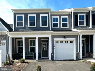 9372 Crestview Ridge Dr, Bristow, VA 20136