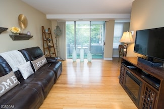 462 F River Rd Unit F, Nutley, NJ 07110