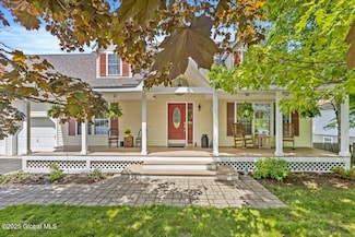 30 Overlook Ct, Hudson, NY 12534