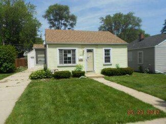1031 Plum St, Aurora, IL 60506