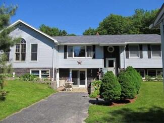 9 Orchard Ln, Manchester, ME 04351