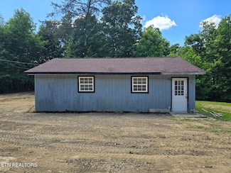 458 Beaver Ln, Oneida, TN 37841