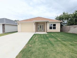 1704 E Avenue G, Lampasas, TX 76550