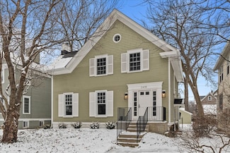 2418 Thayer St, Evanston, IL 60201