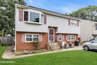 3 Carlo Dr, Keansburg, NJ 07734