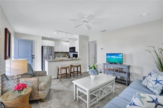 655 8th Ave S Unit 6, Naples, FL 34102