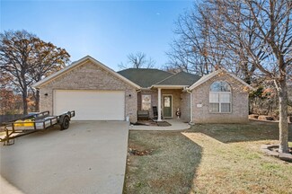 15 Hillswick Dr, Bella Vista, AR 72715