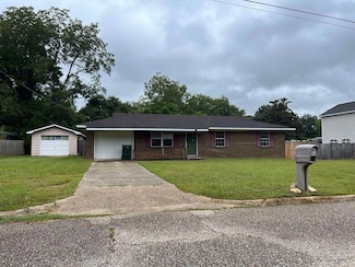 222 Osteen Dr, Hartford, AL 36344