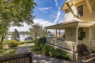 205 Whipple Rd, Kittery, ME 03904