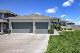 19202 Taylor Cir, Elkhorn, NE 68022