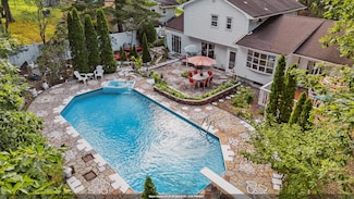 27 Squire Ct, Toms River, NJ 08753