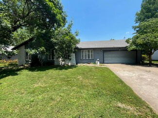 1503 E Hanover St, Springfield, MO 65804
