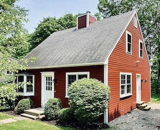 339 Chester Knoll Dr, Bennington, VT 05201