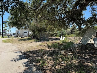 1517 E Market St, Rockport, TX 78382
