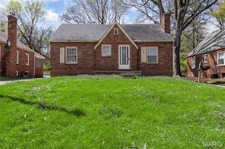 1811 S New Florissant Rd, Florissant, MO 63031