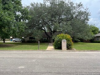1130 Cardinal Dr, Pleasanton, TX 78064
