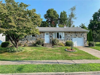 2034 Kensington Rd, Bethlehem, PA 18018