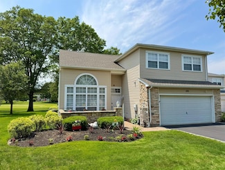 186 Windwatch Dr, Hauppauge, NY 11788
