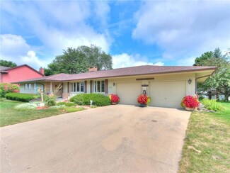1515 W Washington St, Winterset, IA 50273