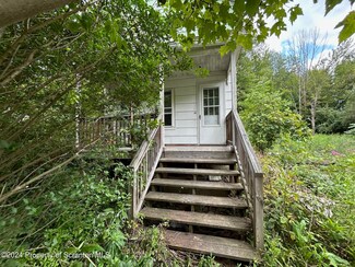 20 Railroad St, Carbondale, PA 18407