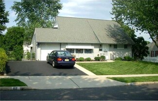 62 Cobalt Ridge Dr E, Levittown, PA 19057