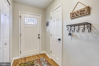 17327 Bighorn Ct, Round Hill, VA 20141