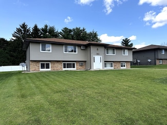 5160 Seaton Hall Dr, Machesney Park, IL 61115