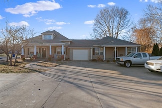 1715 Smallhouse Rd, Bowling Green, KY 42104
