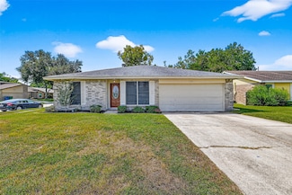 16 Wagon Lane Loop, Angleton, TX 77515