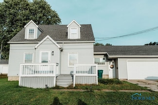2427 Oregon Rd, Northwood, OH 43619