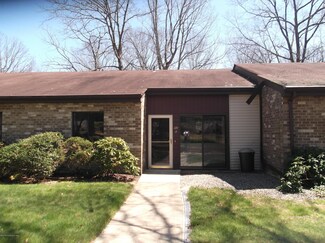 90 Arrowood Rd Unit B, Manalapan, NJ 07726