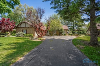 2335 Tanglewood Dr, Toledo, OH 43614