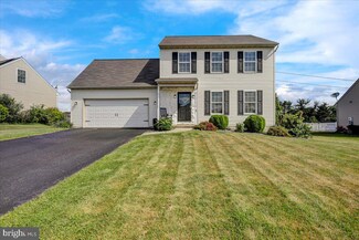 5 Willowcreek Ave, Jonestown, PA 17038