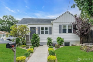 96 Wayside Dr, Keyport, NJ 07735