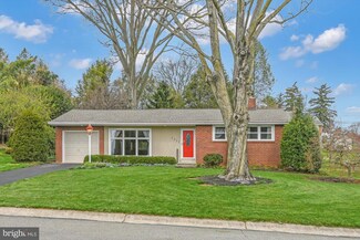 1917 Locust Point Ln, Lancaster, PA 17603