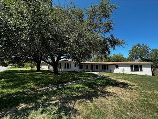 1029 Adeline St, Sinton, TX 78387
