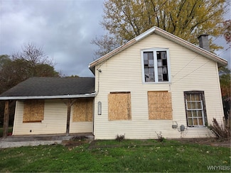 9205 Ridge Rd, Middleport, NY 14105