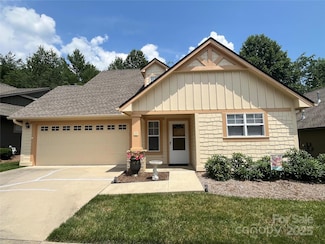 24 Gray Wolf Ln, Hendersonville, NC 28792