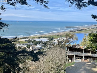 29202 Wallace St, Gold Beach, OR 97444