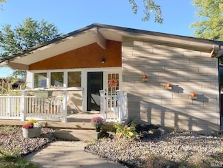 151 Pleasant View Dr, Mitchell, IN 47446