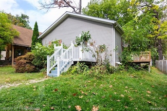 4080 Cass Elizabeth Rd, Waterford, MI 48328