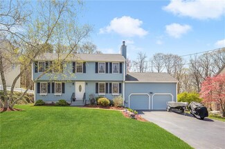 7 Oakledge Rd, Cumberland, RI 02864
